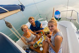 Морская прогулка на яхте Jeanneau NC 14 в Дананге: программа на 5 часов — фото 9