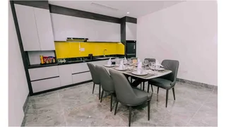 КУХНЯ С ОБЕДЕННЫМ СТОЛОМ