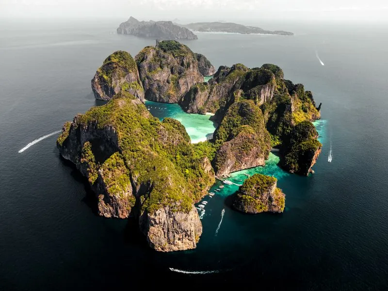 Пхи-Пхи, Майя, Ххай, Бамбу на катамаране