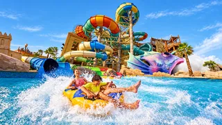 ВОДНЫЕ ГОРКИ В ПАРКАХ YAS ISLAND