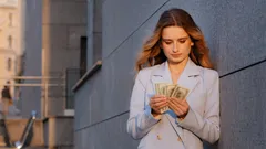 Возьмите немного долларов или евро, чтобы обменять в аэропорту