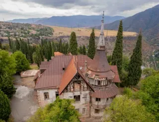 ЗАМОК АРАМЯНЦ