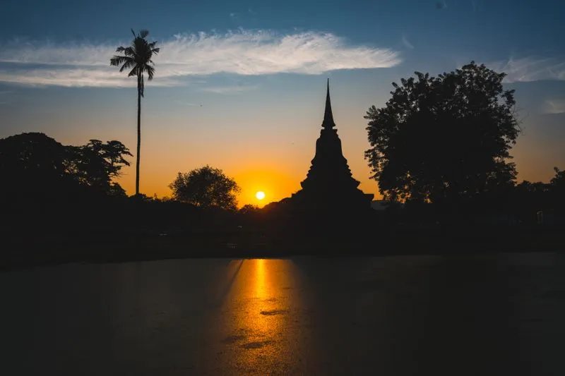 Не пропустите закат у пагоды мира 🌅