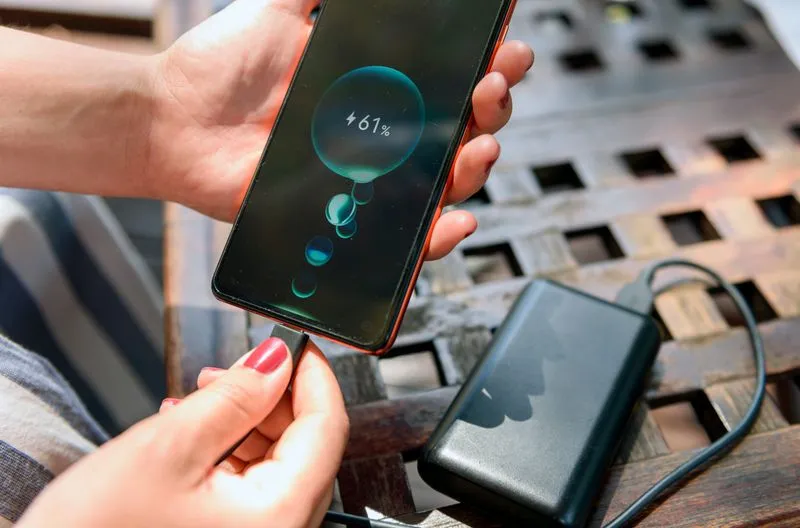 📱 Заряженный телефон