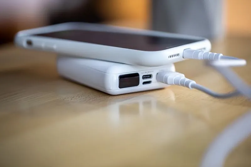 📱 Заряженный телефон