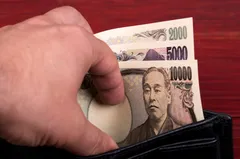 💴 Иены наличными