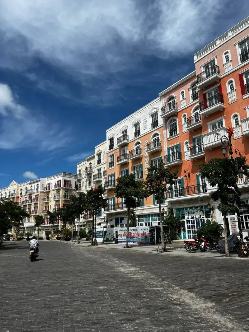 Центральная Улица (Central Village) — Пульс Города
