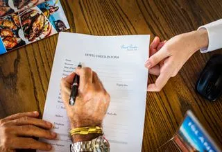 Снимайте жильё через договор.