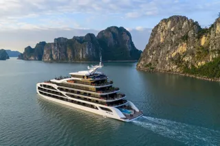 ЛАЙНЕР DIANA CRUISES В БУХТЕ ХАЛОНГ