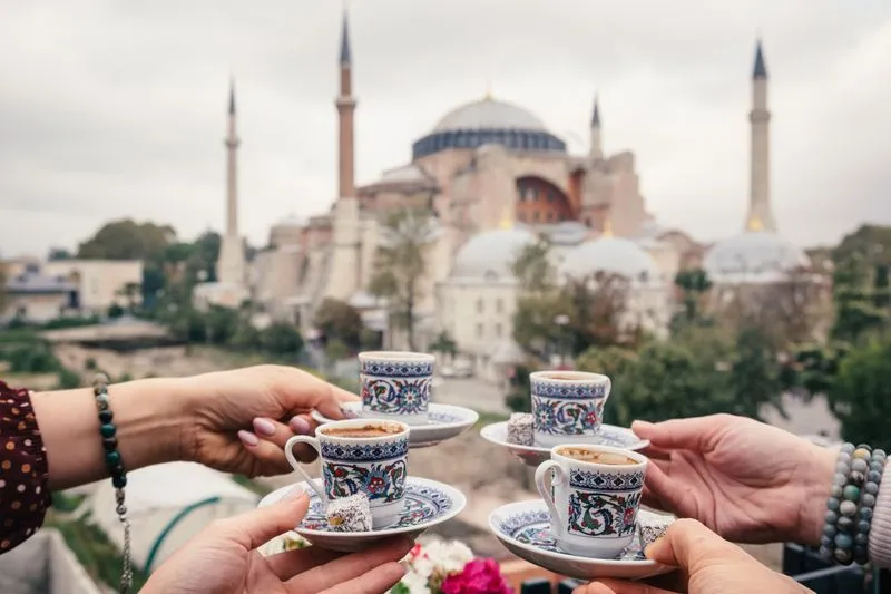 ☕ Пауза в кафе из сериалов