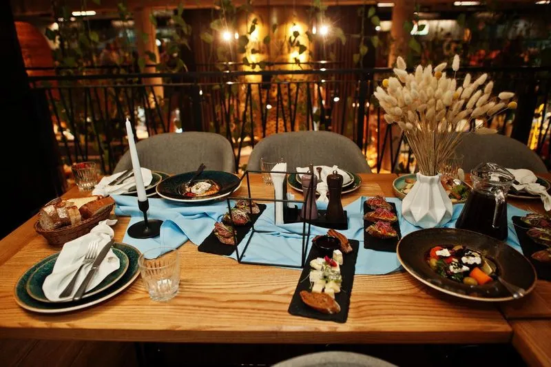 🍽️ Поужинайте перед началом шоу