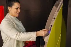 Удобнее через банкомат