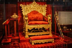 👑 Символы королевской власти