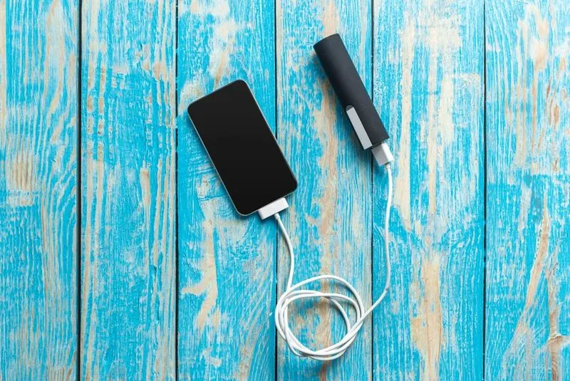 📱 Зарядите телефон