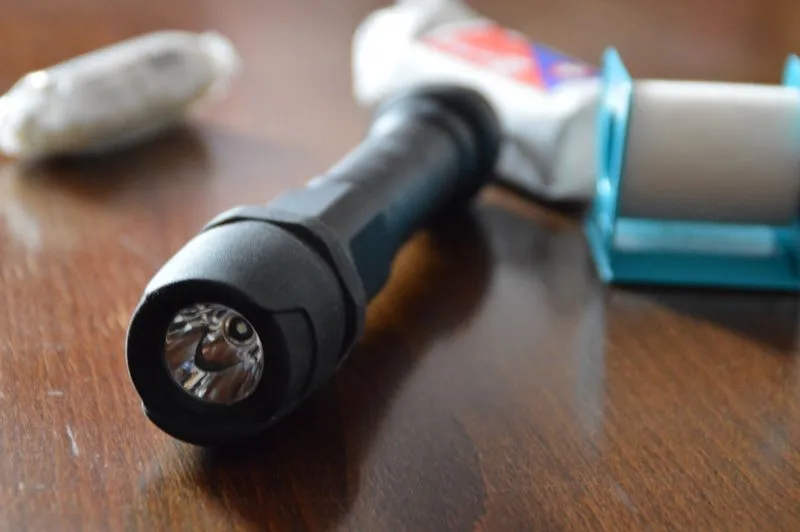 🧴 Фонарик и мелочи для комфорта