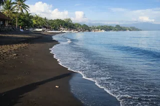 Пляж Ловина