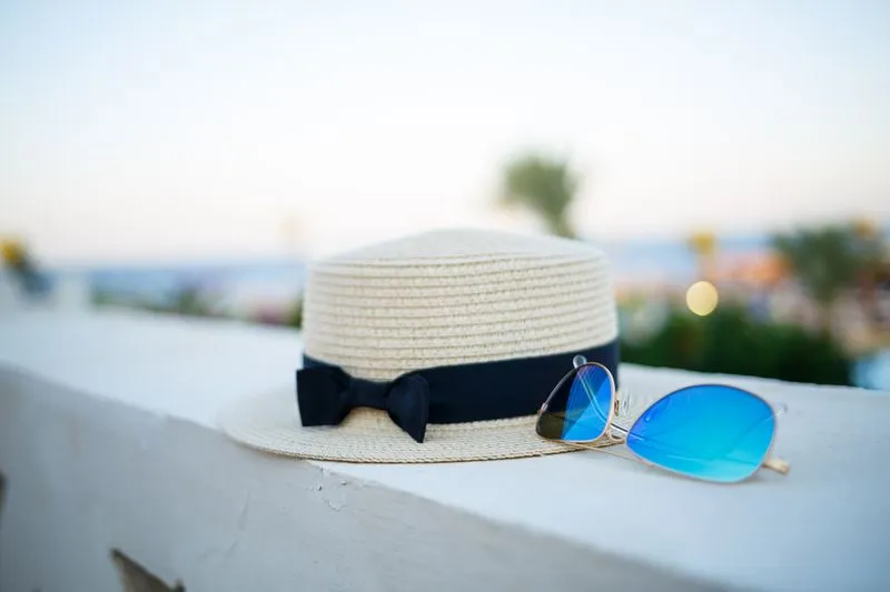 🧴 Солнцезащитный крем и головной убор