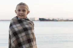 🧥 Лёгкая куртка или плед