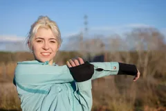 🧥 Лёгкая кофта или ветровка