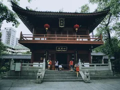 🏮 Местные традиции