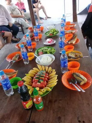 ОБЕД НА КОРАБЛЕ