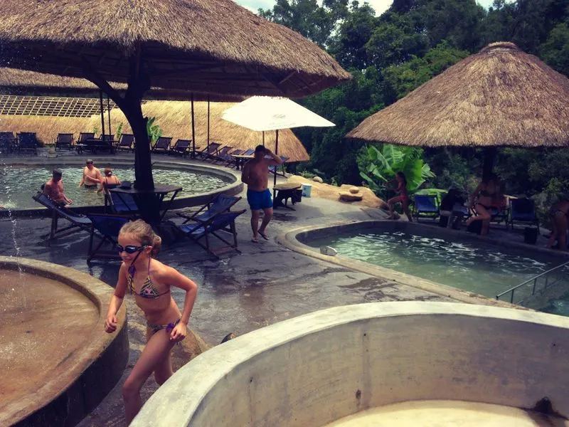 Экскурсия на термальные источники и водопад Янг Бэй в Нячанге