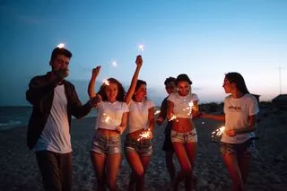 ВЕЧЕРИНКА НА ПЛЯЖЕ