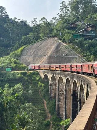 ДЕВЯТИАРОЧНЫЙ МОСТ