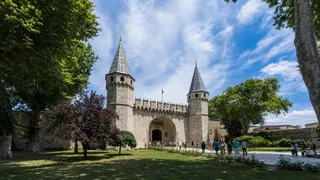 ПЕРВЫЙ ДВОР ДВОРЦА ТОПКАПЫ