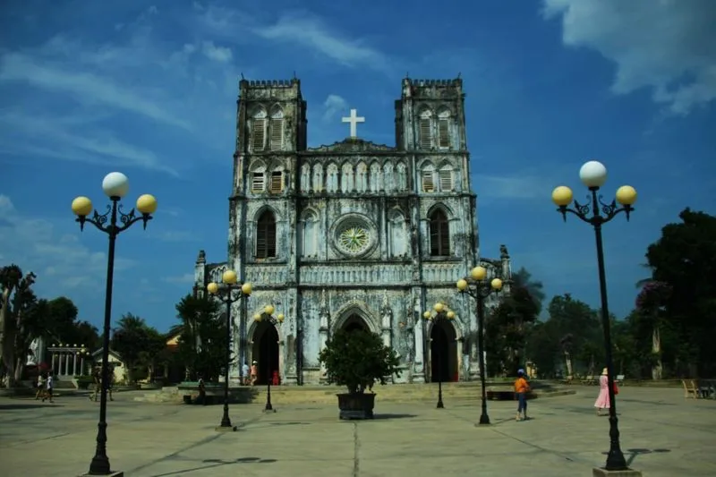 Экскурсия в Фуйен из Нячанга: маяк, пляж и башни Чамов