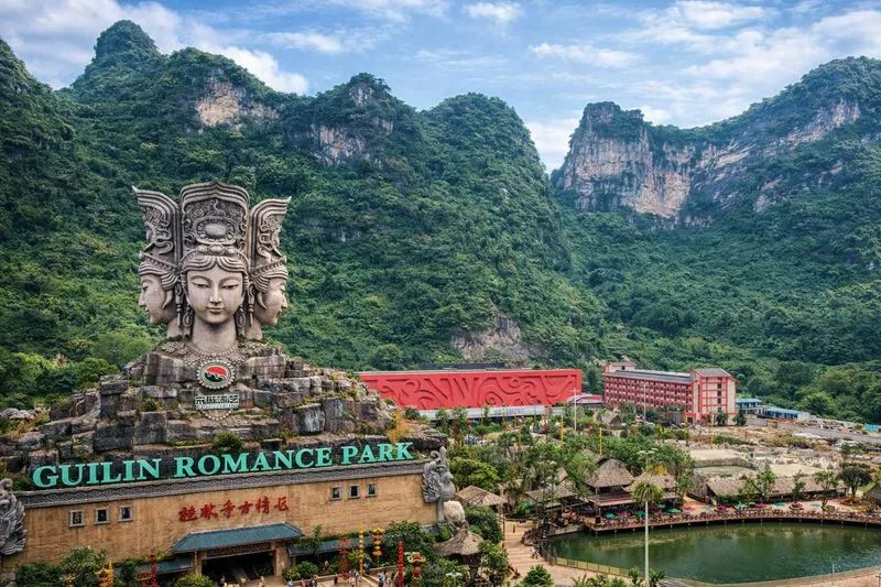 Тур в Romance Park на Хайнане: вечернее шоу и культура в одном парке