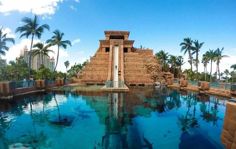 Экскурсия на Хайнане: аквапарк Atlantis в Санье — аттракционы, волны и отдых у воды