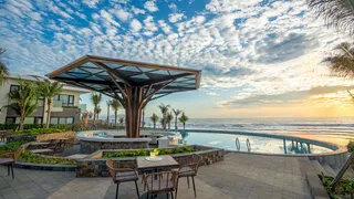 SPLASH POOL BAR У МОРЯ