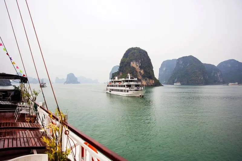 Экскурсия из Дананга: бухта Халонг и Ханой — круиз, пещеры и северный Вьетнам