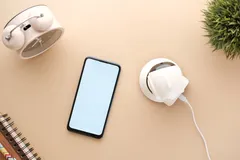 📱 Телефон и зарядка