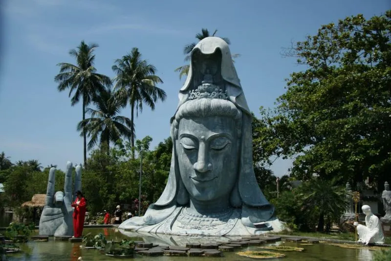 Экскурсия в Фуйен из Нячанга: маяк, пляж и башни Чамов