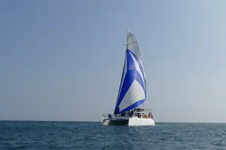 МОРСКАЯ ПРОГУЛКА ВДОЛЬ ПОБЕРЕЖЬЯ ШРИ-ЛАНКИ