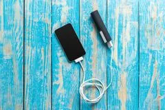 📱 Телефон и пауэрбанк