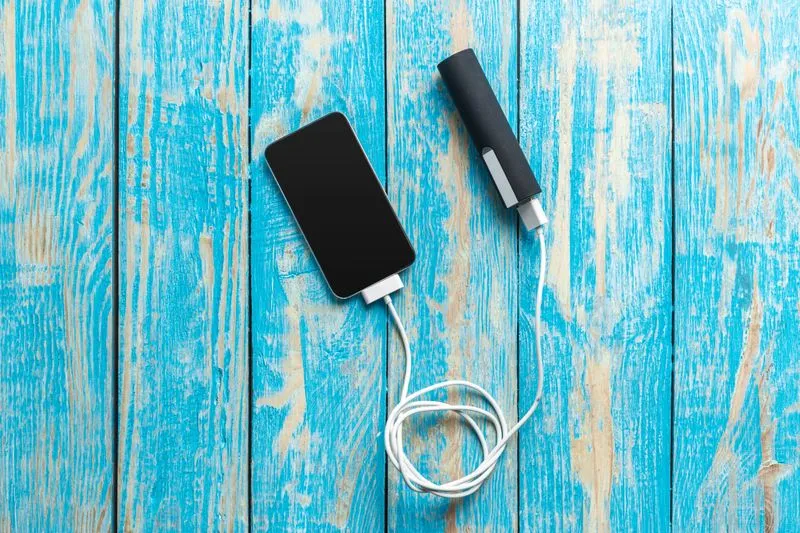 📱 Телефон и пауэрбанк