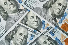 💵 Возьмите валюту на первые расходы