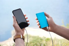 📱 Телефон и пауэрбанк