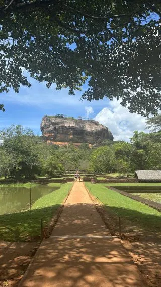 ДЕРЕВНЯ СИГИРИИ