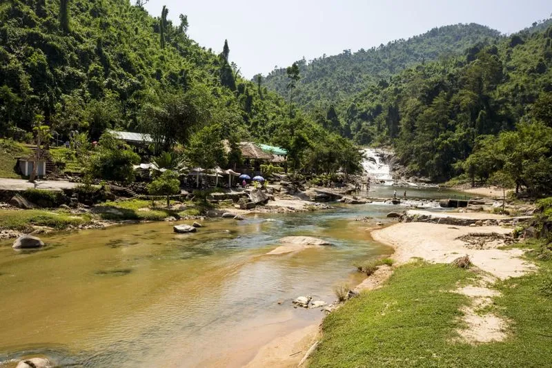 Экскурсия на термальные источники и водопад Янг Бэй в Нячанге