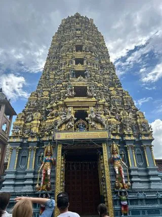 ИНДУИСТСКИЙ ХРАМ