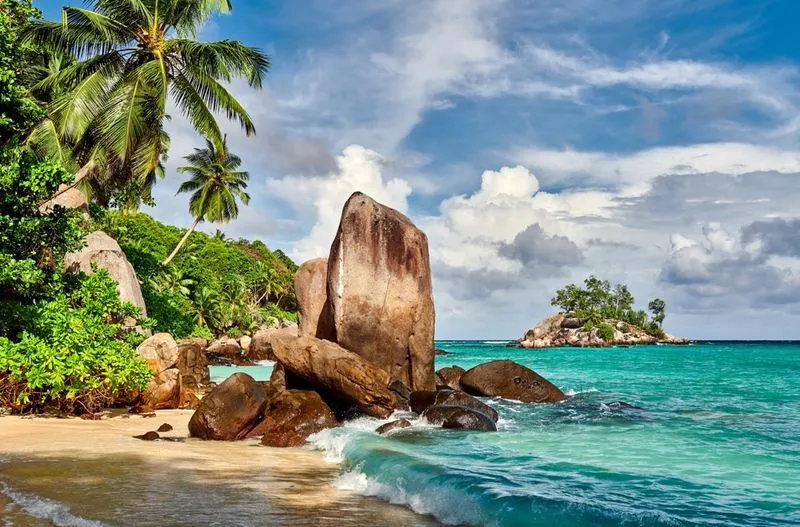 🐘 Восточное побережье — спокойные пляжи и тёплый океан