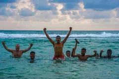 🌊 Отдых, купание и возвращение на остров