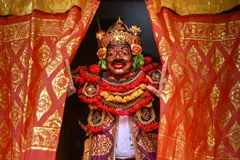 🎭 Маски и традиционные украшения