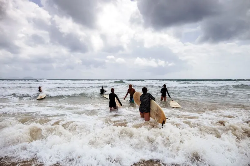 Запланируйте серфинг‑уроки сразу