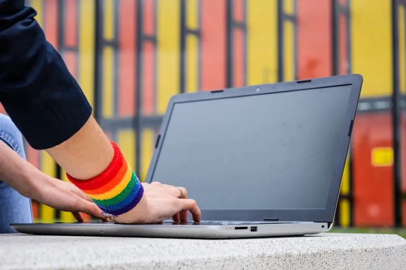 Шаг 1. Перейдите на официальный сайт