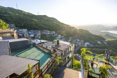 🏞 Hillside Residence